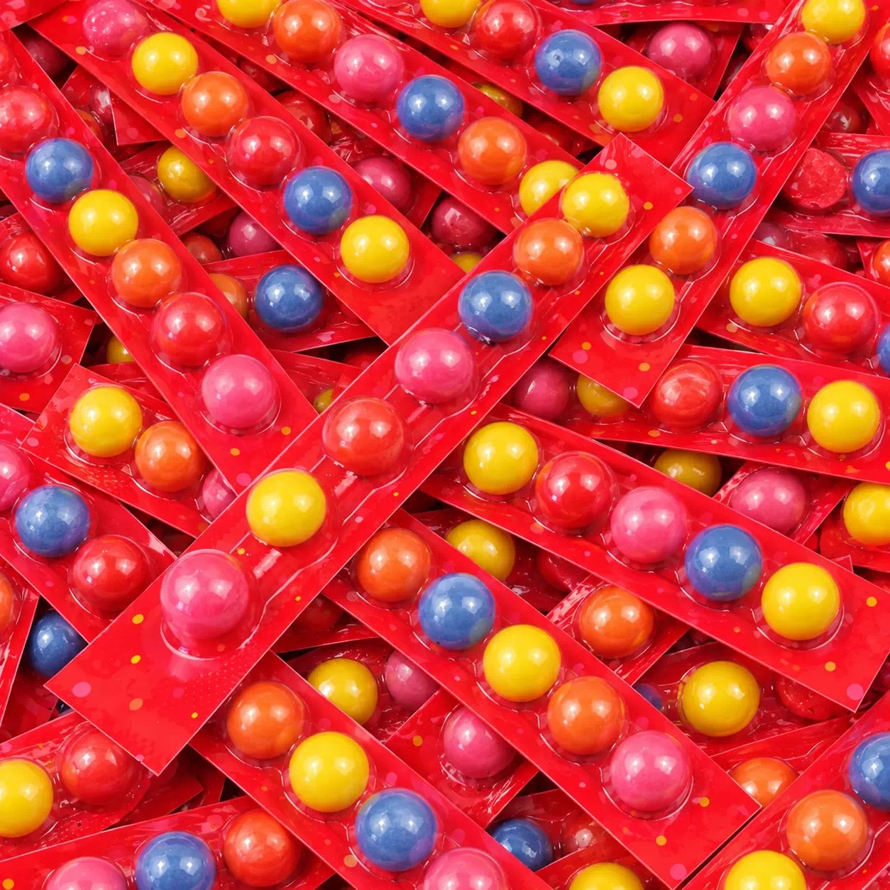 Réglettes de boules de chewing-gum colorées, empilées
