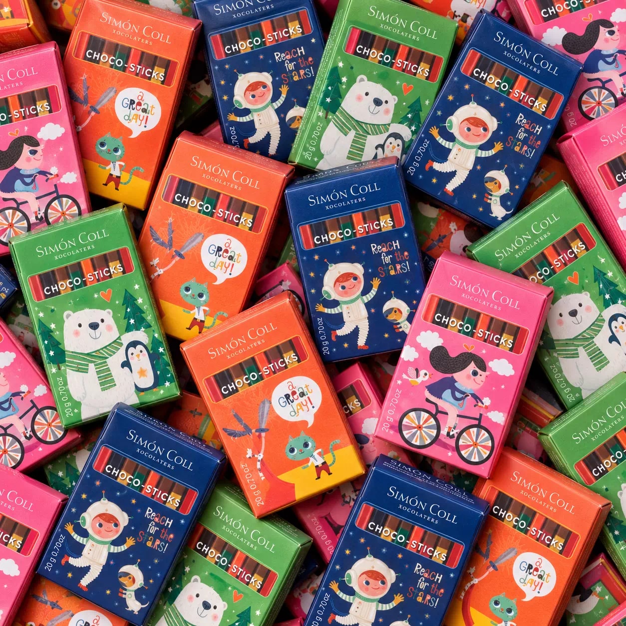 Boîtes colorées de Choco-Sticks Simón Coll en abondance