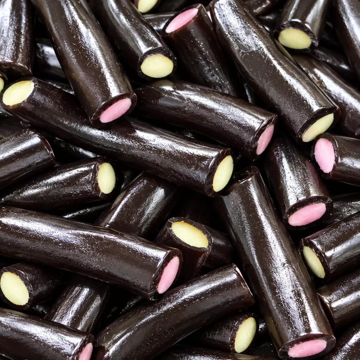 Longs bâtons de réglisse fourrés rose et jaune