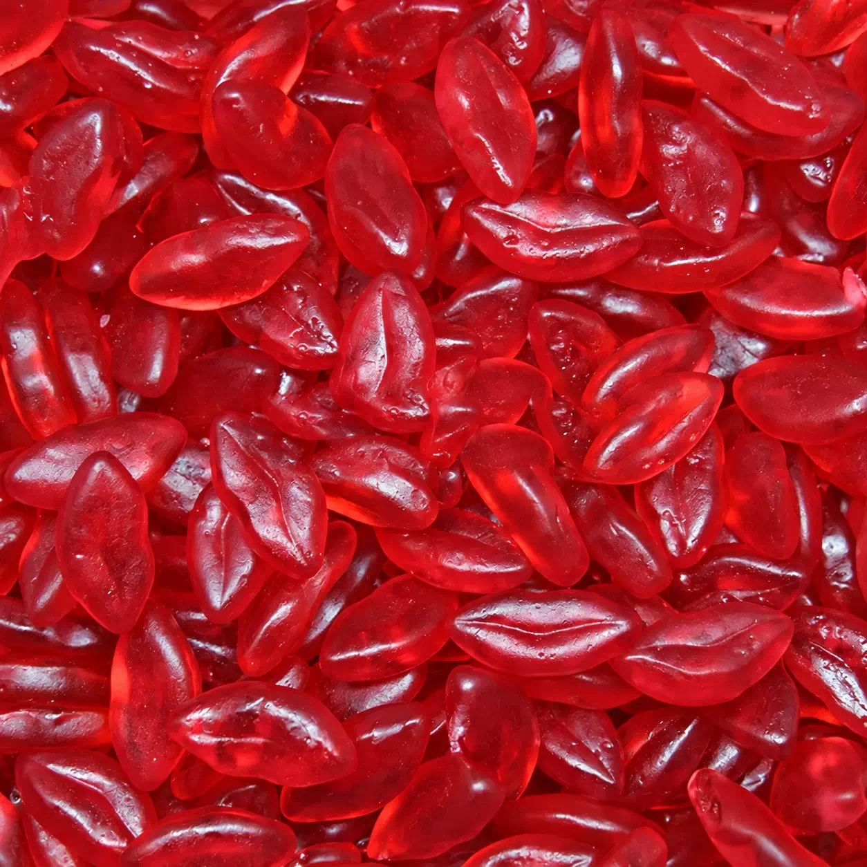Mini-lèvres gélifiées rouge cerise, en gros plan