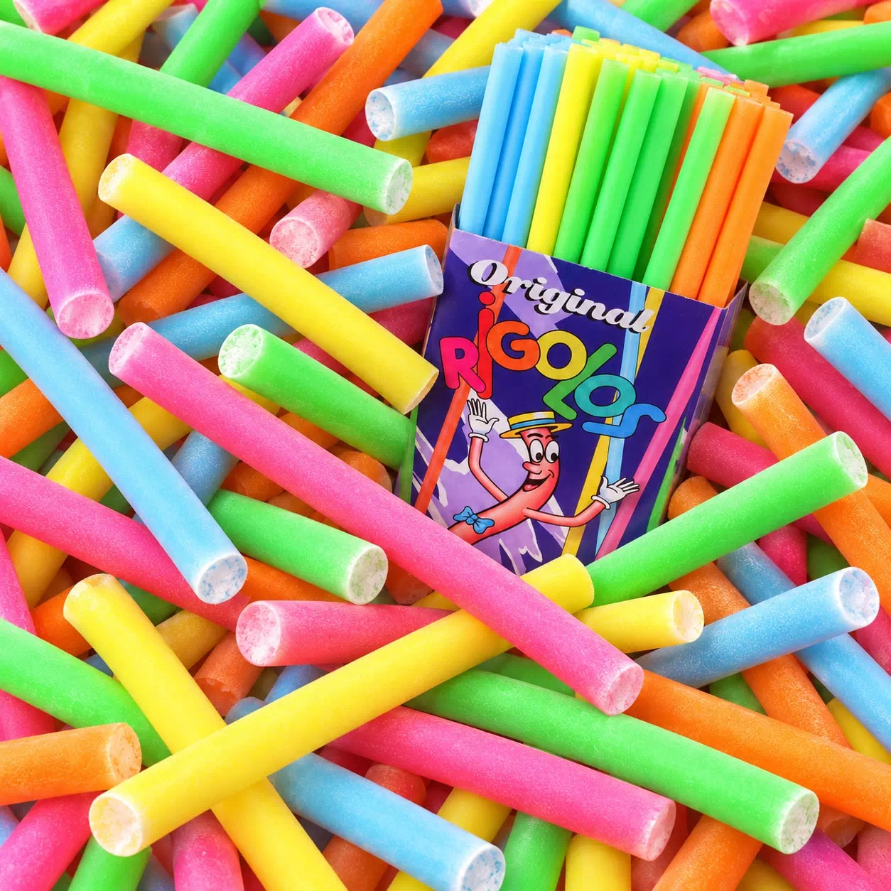 Tubes de poudre acidulée multicolores autour de leur boîte Rigolos
